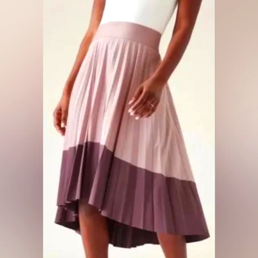 Gorgeous Athleta High-Low Pleated Skirt